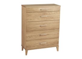 Oscarssons Möbel  Malva byrå bred 5 lådor vitpigmenterad ek