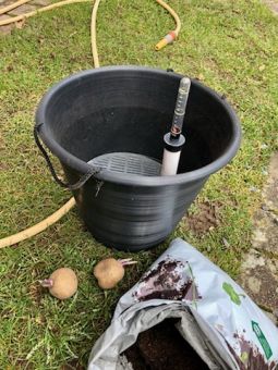 Potatiskruka självvattnande 34cm med handtag